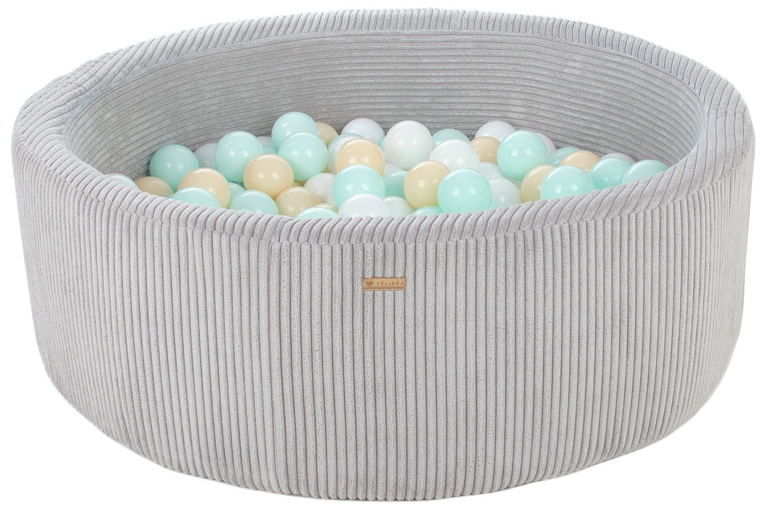 Ästhetisches Ecru-Bällebad Grau