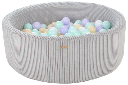 Ästhetisches Ecru-Bällebad Grau