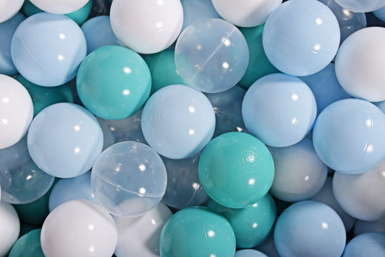 Bällebad aus Schaumstoff mit ästhetischem rosa Blumenmuster