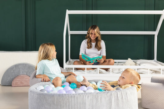 Ästhetisches Ecru-Bällebad Grau