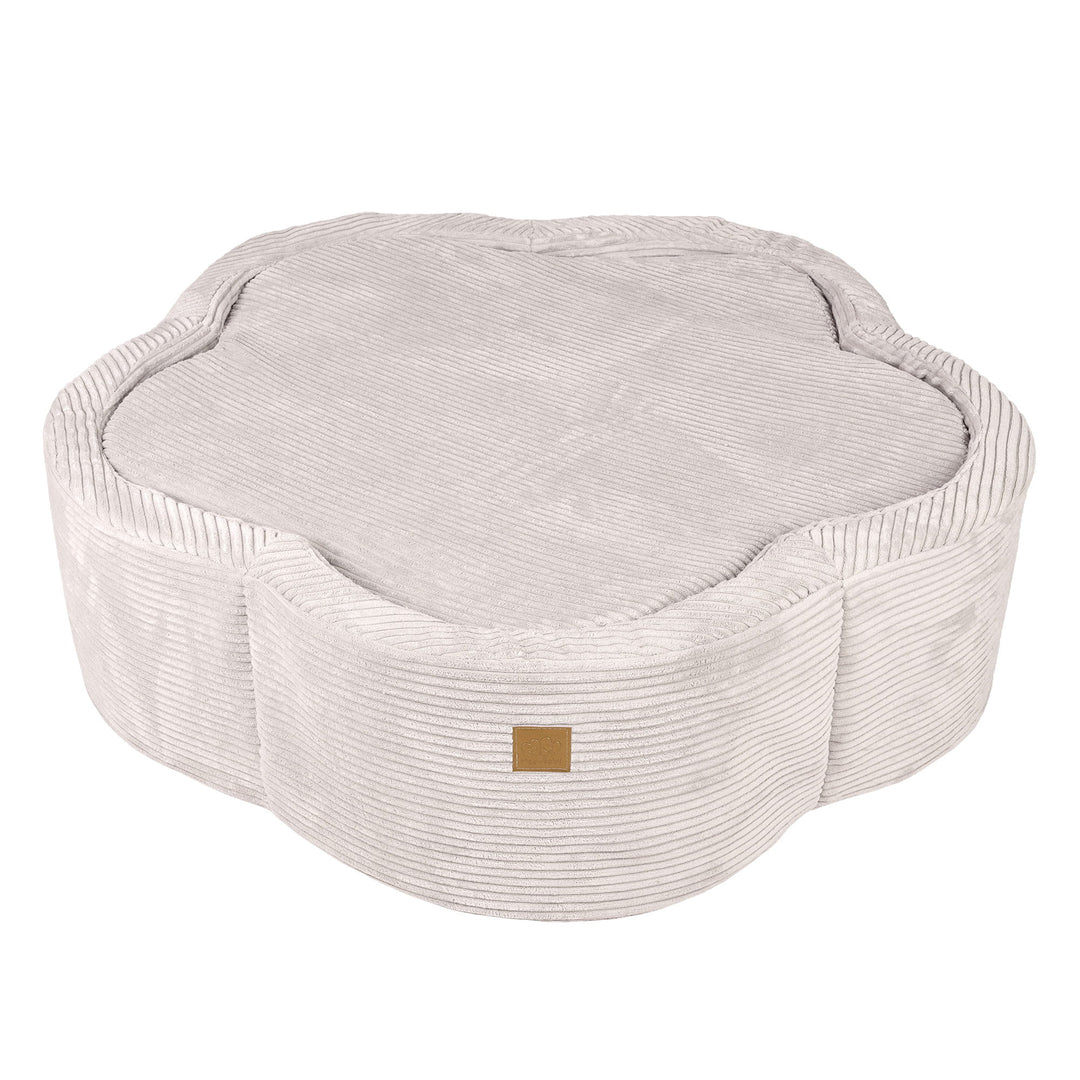 Ästhetische Ecru-Blume – Bällebad aus Schaumstoff