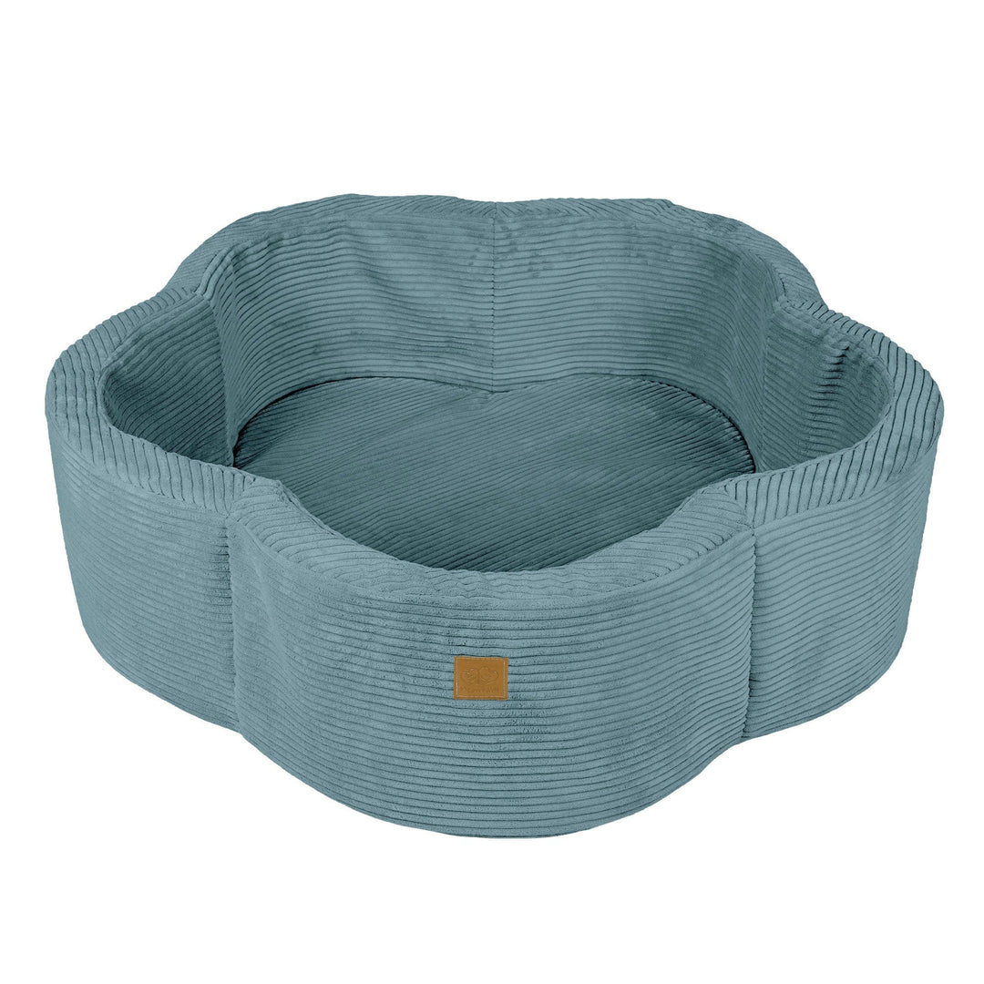 Ästhetisches Bällebad aus Schaumstoff mit türkisfarbenen Blumen